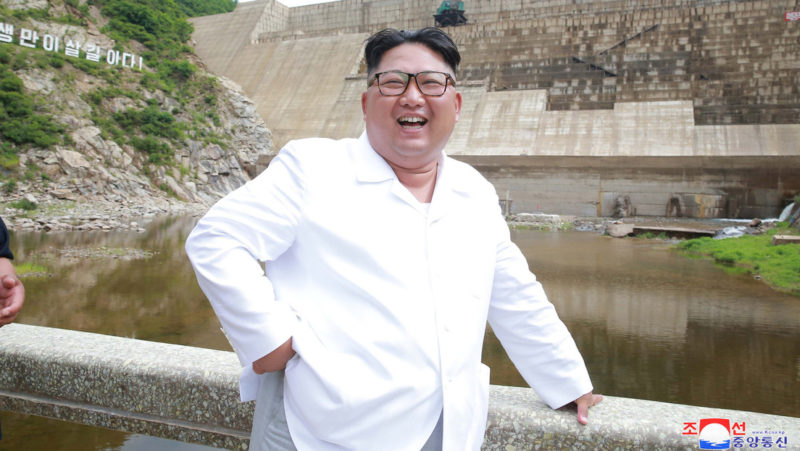 El líder norcoreano Kim Jong-Un reapareció en público junto a su hermana, dice agencia de noticias