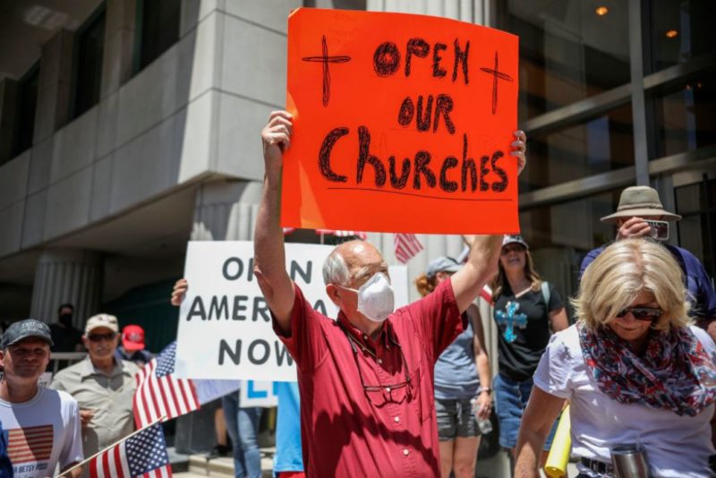 Algunas iglesias desafían al gobernador de California y dicen que reabrirán el 31 de mayo