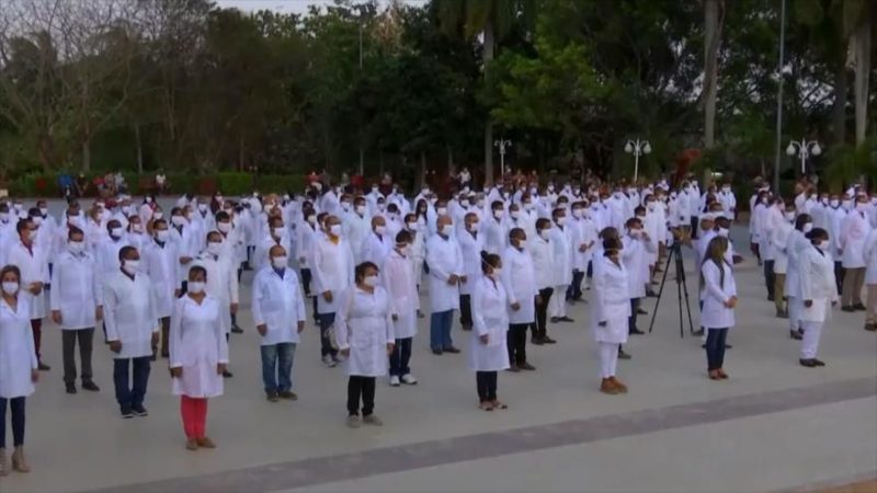 Cuba envía brigada de médicos a Perú para combatir la COVID-19