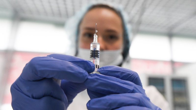 Video: Arrancan los ensayos clínicos de las vacunas contra el coronavirus en Rusia