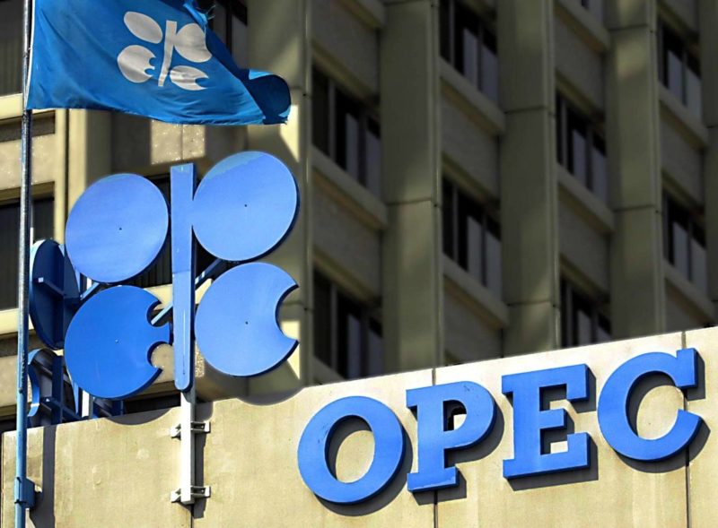 OPEP y aliados acuerdan extender histórico recorte de producción petrolera hasta finales de julio