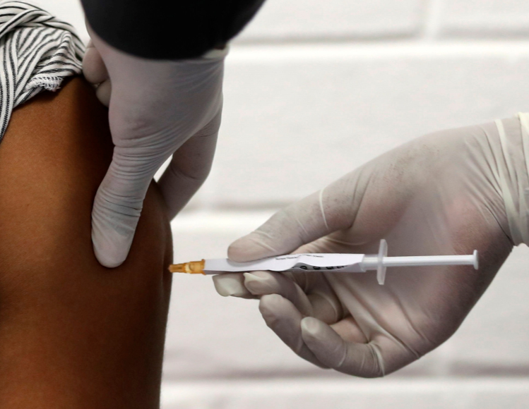 Moderna anuncia que tiene listas las 30 mil vacunas que aplicará para la fase 3, con 30 mil humanos