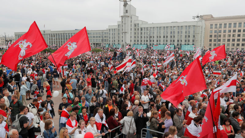 Videos: Más de cien mil protestan contra el presidente de Bielorrusia