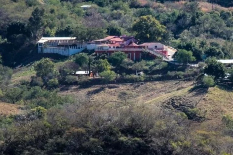 La casa rosa: al interior de la mansión que “el Chapo” Guzmán construyó para su madre, Consuelo Loera