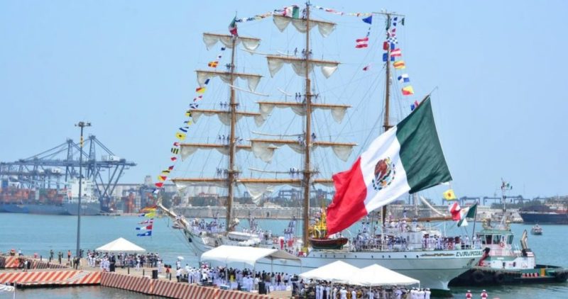 Salinas y Peña Nieto otorgaron a una empresa la concesión del manejo del puerto de Veracruz durante un siglo. AMLO busca revocarla