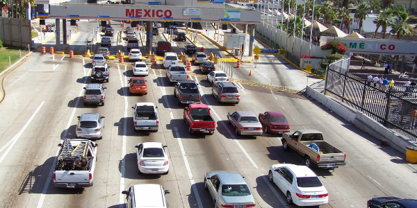 México propuso a EU extender otro mes el cierre parcial de frontera debido al coronavirus, anuncia Ebrard