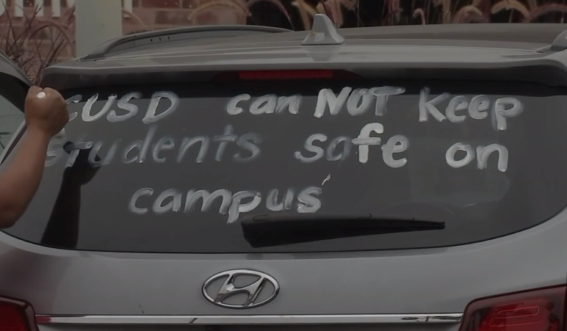 Maestros y padres protestan en Compton contra la reapertura de las escuelas