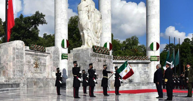 Video: México inicia las fiestas patrias con el respaldo del Ejército al Presidente López Obrador. Cadetes llaman a la unión