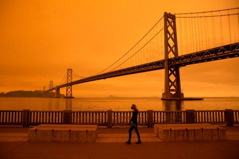 Incendios en California se extienden hasta 40 kilómetros en un día. Hay 12 fallecidos y 16 desaparecidos