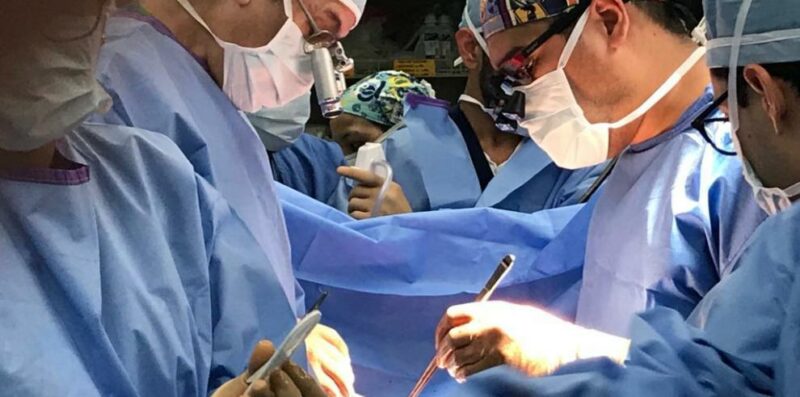 Médicos mexicanos realizan el primer transplante bipulmonar de AL a un paciente post-COVID-19