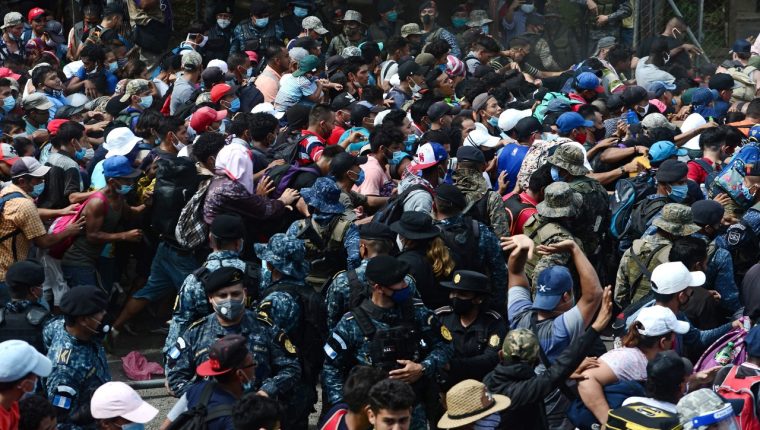 Videos: Caravana de hondureños , “una provocación”,  busca incidir en elecciones de EU, afirma el presidente López Obrador