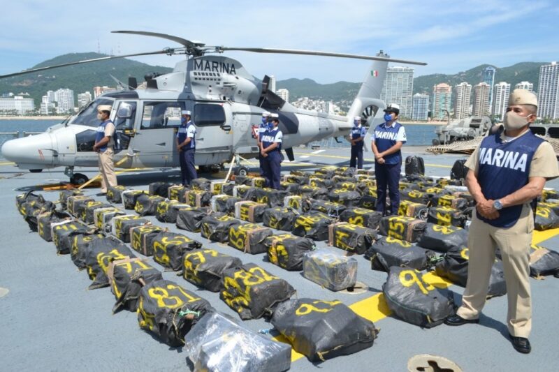Localiza Semar casi 2 toneladas de cocaína flotando en alta mar