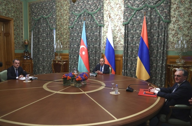 Armenia y Azerbaiyan acuerdan tregua en tensa negociación en Móscú