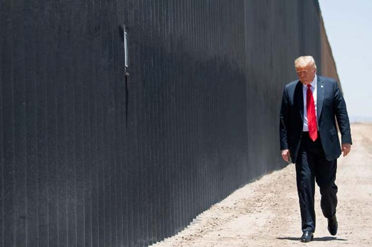 Tribunal frena planes de Trump de continuar construyendo el muro fronterizo
