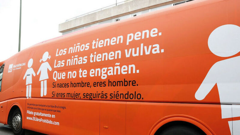 El “Bus del odio” con frases homofóbicas, volverá a circular por Santiago y Valparaíso, Chile