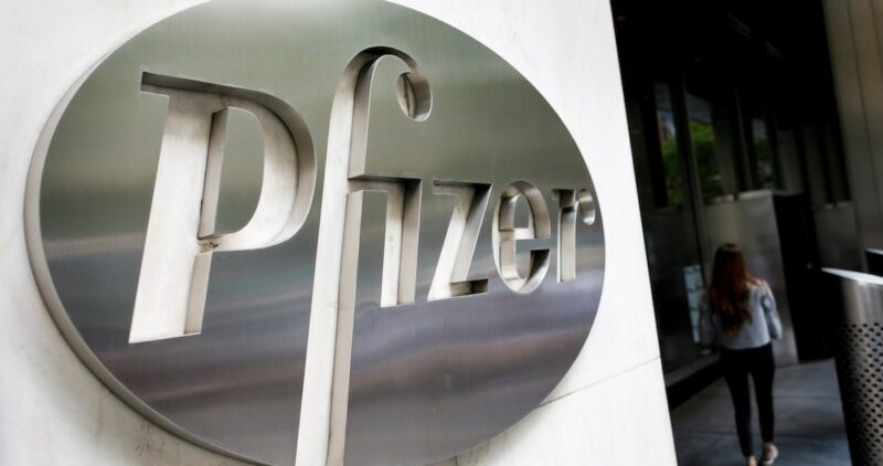 Pfizer recorta al 50% dosis de su vacuna en 2020: hará 50 millones por dificultades en el suministro