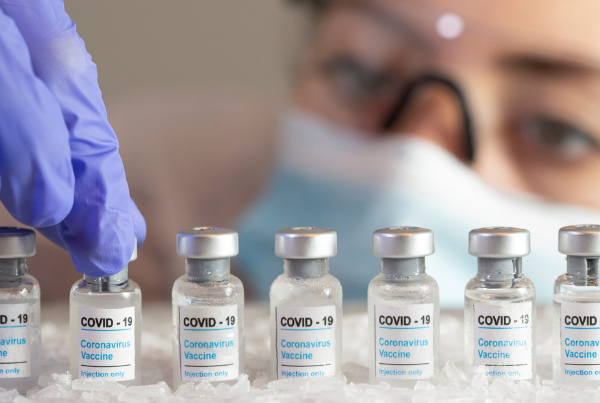 Videos: Rusia y Reino Unido inician vacunación masiva contra COVID-19