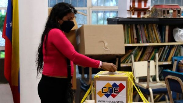 Videos: Tranquila y nutrida, la votación en Venezuela