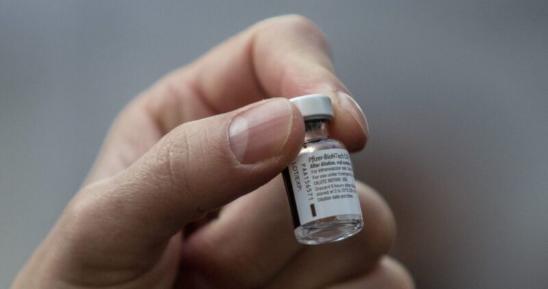 Ebrard: Ya viene el segundo lote de vacunas contra COVID-19. Son 42,900 y llegarán este sábado a CdMx y Monterrey