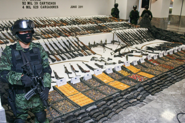 Cada año 200 mil armas de fuego ingresan a México. Más de las dos terceras partes de los homicidios se cometen con ellas