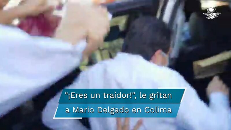 Video: Corren a ‘huevazos’ a Mario Delgado, de sede de Morena en Colima