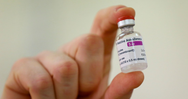 Video: Pese a incertidumbres, asesores de la OMS aconsejan utilizar la vacuna de AstraZeneca en mayores de 65 años