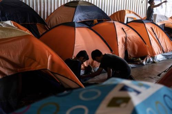 Avalancha de menores migrantes en la frontera amenazan empantanar las reformas migratorias de Biden
