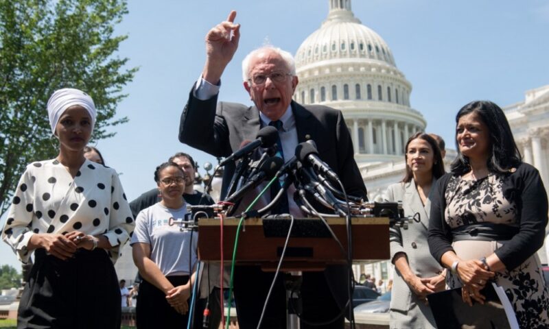 El senador Bernie Sanders emprende campaña para que el presidente Biden cancele la multimillonaria deuda estudiantil
