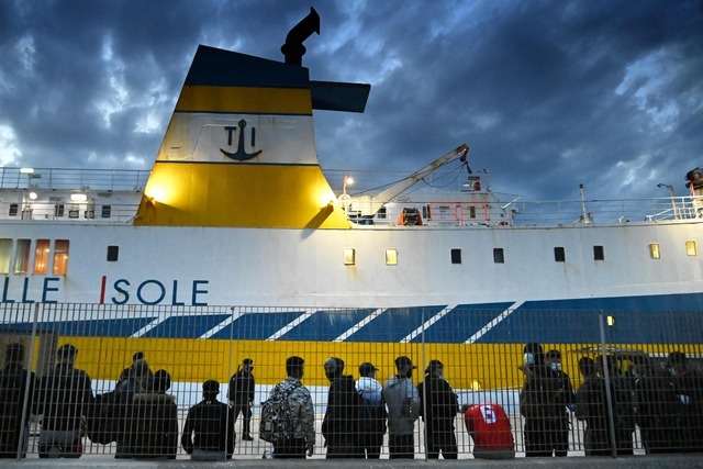 Mueren más de 50 migrantes en naufragio frente a Túnez