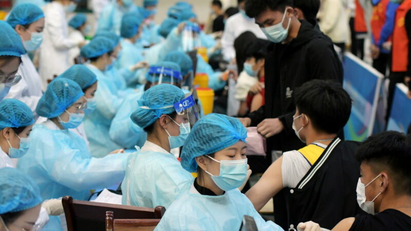 China, primer país en aplicar 1.000 millones de dosis de vacunas contra COVID-19