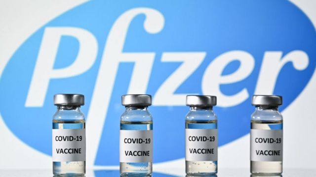 Plan de vacuna de refuerzo de Pfizer genera controversia en EU