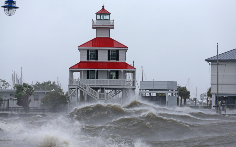 Videos: Huracán Ida causa “inmensa devastación” en Luisiana, dice Biden. Nueva Orleans, en la oscuridad