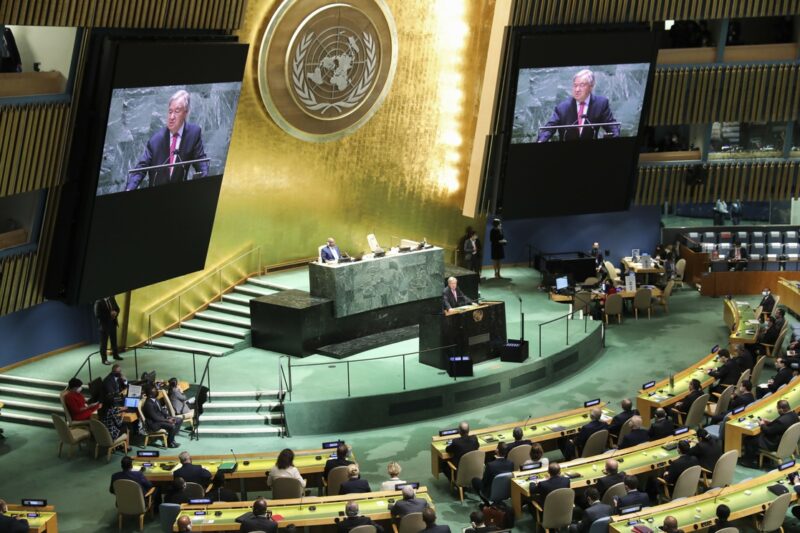 El líder de la ONU, Antonio Guterres, suena alarma: el mundo está al borde del abismo, amenazado y tan dividido