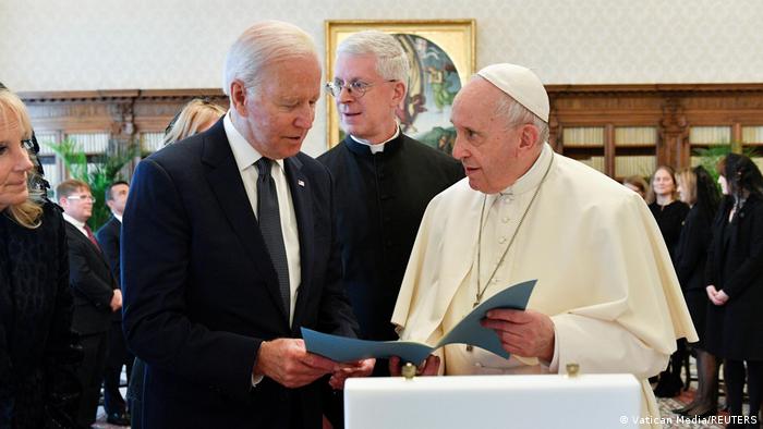Biden y el papa charlaron en privado unos 75 minutos en histórica visita