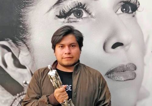 Videos| Premiado como actor, el indígena David Illescas debutará con director de cine con cinta que hará en la Sierra Norte de Oaxaca