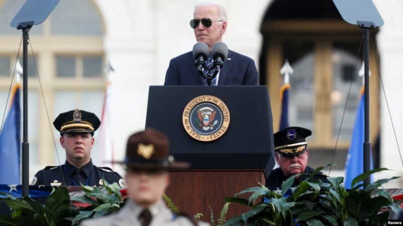 Biden honra a los 419 guardianes del orden que perdieron la vida en 2019 y 2020