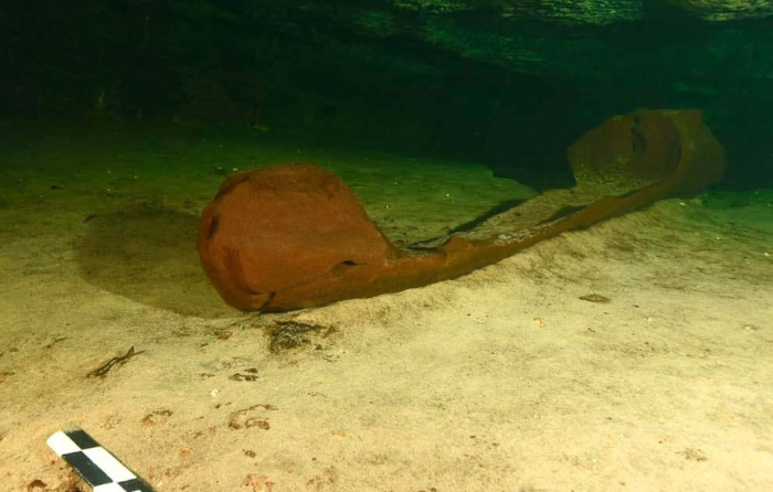 Arqueólogos hallan una canoa prehispánica en zona donde se construye el Tren Maya