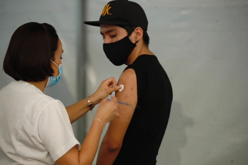 71 millones 366 mil 205 personas vacunadas contra Covid-19