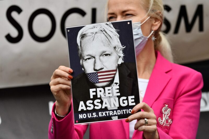 Abogados de EU insisten en extraditar a Assange