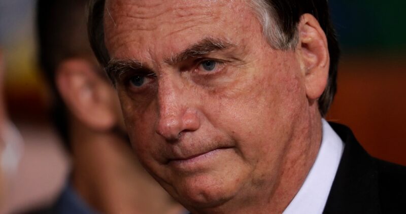 Senado brasileño vota para que Bolsonaro sea juzgado por crímenes contra la humanidad