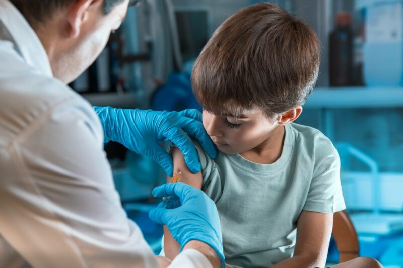 California inició hoy la vacunación de niños de 5 a 11 años contra el COVID-19