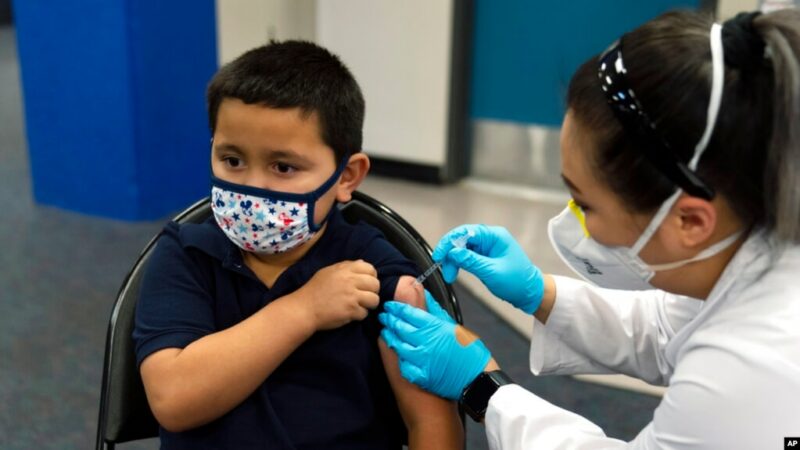 La Casa Blanca informa que 900.000 niños del país ya recibieron la vacuna de COVID-19