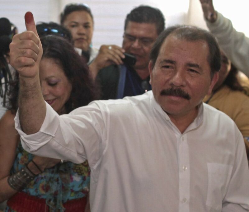 Gana Daniel Ortega la elección presidencial. “Pantomina”, califica Biden