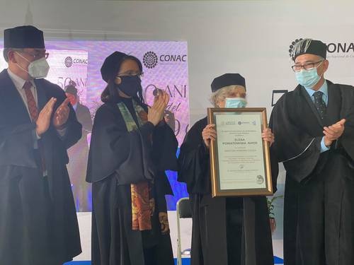 El Instituto Nacional de Astrofísica de México da a Poniatowska el honoris causa