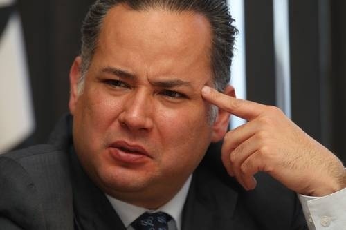 AMLO precisa que Santiago Nieto fue el que renunció y asegura que es intolerable cualquier extravagancia en servidores públicos. Podría ser reincorporado al gobierno