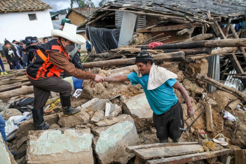 Reportan más de dos mil damnificados tras sismo en Perú