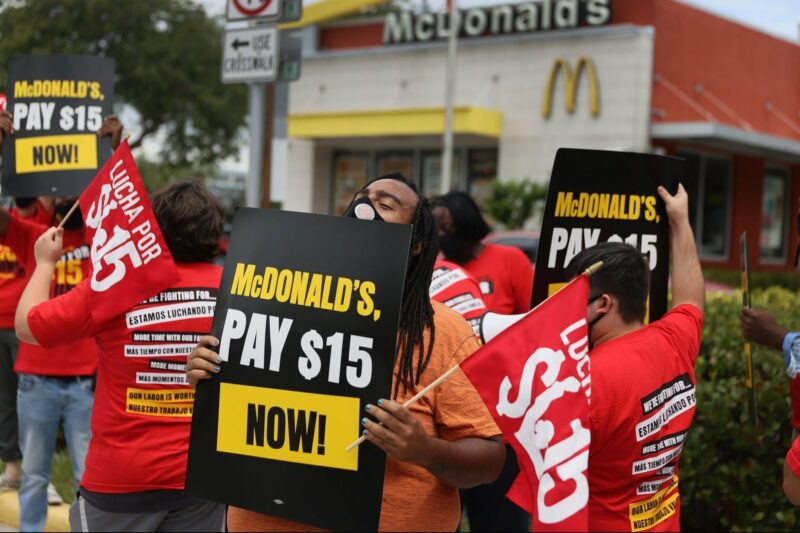Huelga de empleados de McDonalds en California