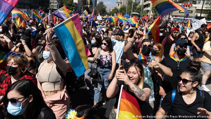 Congreso chileno aprueba el matrimonio igualitario