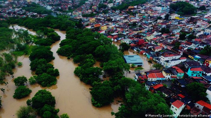 Lluvias en Brasil dejan más de 400 mil afectados