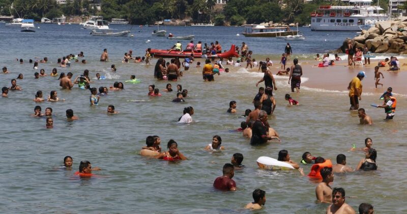 Cofepris presenta LISTA de playas no aptas para uso recreativo por nivel de bacterias. Figuran Acapulco, Bahía de Banderas, Nayarit, y Ensenada